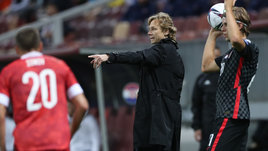 Дебют Карпина в сборной: спел гимн, попал на баннер и сыграл вничью с Хорватией