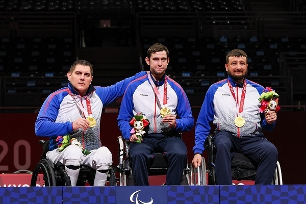 Чемпионы ПИ - Максим Шабуров, Артур Юсупов, Александр Кузюков - шпага. Фото ПКР Чемпионы ПИ - Максим Шабуров, Артур Юсупов, Александр Кузюков - шпага. Фото ПКР