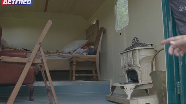 Фургон, в котором Джон Фьюри живет круглый год. Фургон, в котором Джон Фьюри живет круглый год.