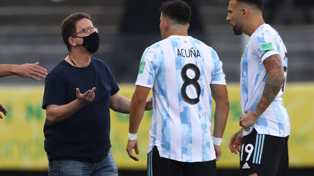 Представитель Национального агентства по санитарному надзору Бразилии. Фото Reuters Представитель Национального агентства по санитарному надзору Бразилии. Фото Reuters