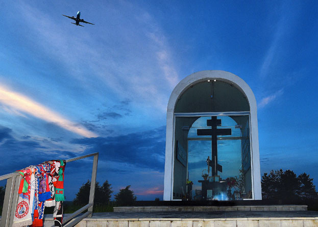 Мемориальный комплекс в память в память о погибших игроках «Локомотива». Фото Владимир Беззубов, photo.khl.ru Мемориальный комплекс в память в память о погибших игроках «Локомотива». Фото Владимир Беззубов, photo.khl.ru