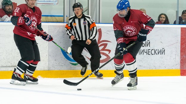 С шайбой Алексей Яшин. Фото Александр Рыбин С шайбой Алексей Яшин. Фото Александр Рыбин