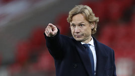 Сборную Карпина уже освистывают. Нужно продлевать с Валерой контракт. Самое время