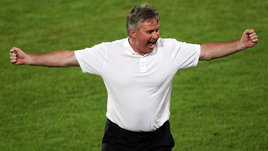 «Хиддинк больше не будет вздрагивать от телефонного звонка, когда Абрамович уволит тренера». Реакция соцсетей на выход голландца на пенсию