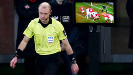 Не делать ставки, не пить, не получать подарки, не участвовать в азартных играх. Для футбольных судей написали правила поведения