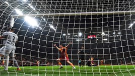 Сумасшедший автогол в Стамбуле, «Наполи» и «Лестер» напугали «Спартак», у Шомуродова две голевые передачи