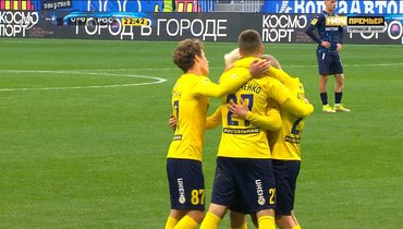 Игроки «Ростова» празднуют гол.