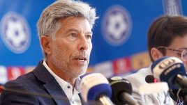 Белозубая улыбка, поддержка «Бенфики», проекты в Бразилии, Греции и Чехии. РФС нашел в этом человеке замену Кашшаи