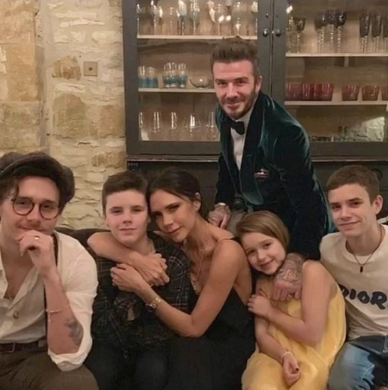 Семья Бекхэмов. Фото Instagram Семья Бекхэмов. Фото Instagram