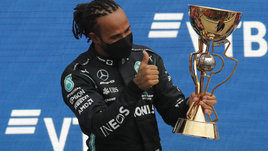 Хэмилтон выиграл сотый «Гран-при». Он украл победу у Норриса благодаря дождю в Сочи