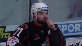 Расистский скандал в Украине, которым возмутились даже в США: игрок изобразил, что очищает и ест банан!