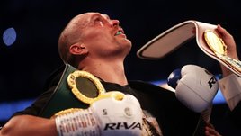 «И слава богу, что не было нокаутов. Чуть здоровее с Антохой будем». Искрометное интервью Усика после боя с Джошуа