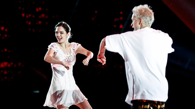 Евгения Медведева и Даня Милохин: после падения. Фото Дарья Исаева, «СЭ» / Canon EOS-1D X Mark II Евгения Медведева и Даня Милохин: после падения. Фото Дарья Исаева, «СЭ» / Canon EOS-1D X Mark II