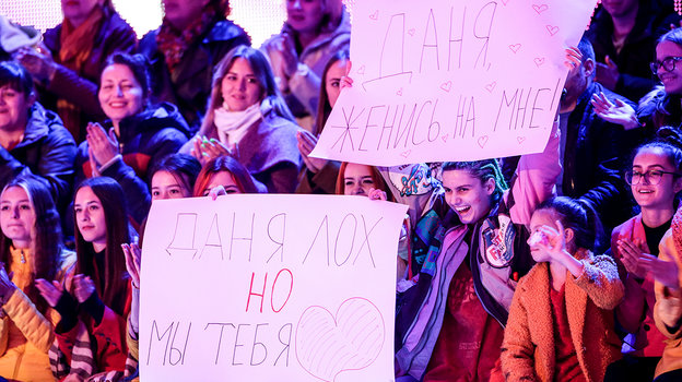 Болельщики и их перфоманс. Фото Дарья Исаева, «СЭ» / Canon EOS-1D X Mark II Болельщики и их перфоманс. Фото Дарья Исаева, «СЭ» / Canon EOS-1D X Mark II