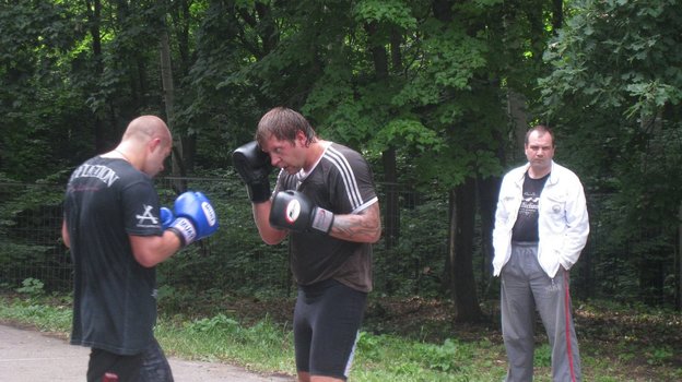 2009 год, Старый Оскол. Юрий Разумов на сборе Федора и Александра Емельяненко. Фото из архива Юрия Разумова. 2009 год, Старый Оскол. Юрий Разумов на сборе Федора и Александра Емельяненко. Фото из архива Юрия Разумова.