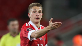 У Карпина большие проблемы. Самошников получил травму, и теперь в сборной нет крайних защитников