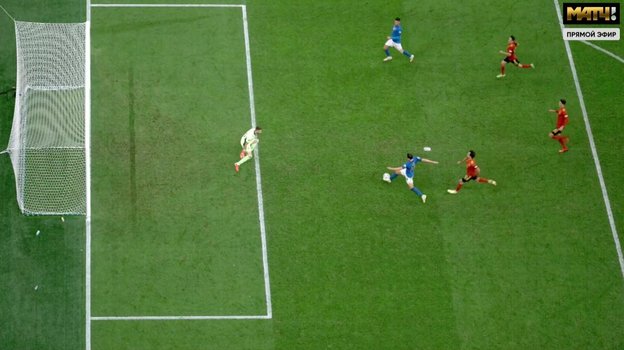 Почему засчитан гол итальянцев? Почему засчитан гол итальянцев?