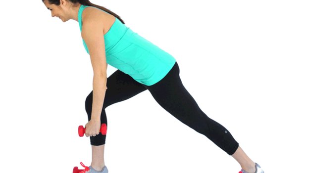 Тяга гантели одной рукой без упора в скамью. Тяга гантели одной рукой без упора в скамью.