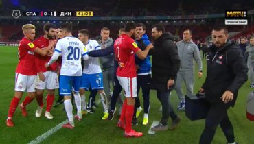 «Спартак» — «Динамо»: потасовка стенка на стенку.