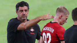 Рассказов в роли центрального защитника — катастрофа. «Лестер» наказал «Спартак» за провалы одного человека