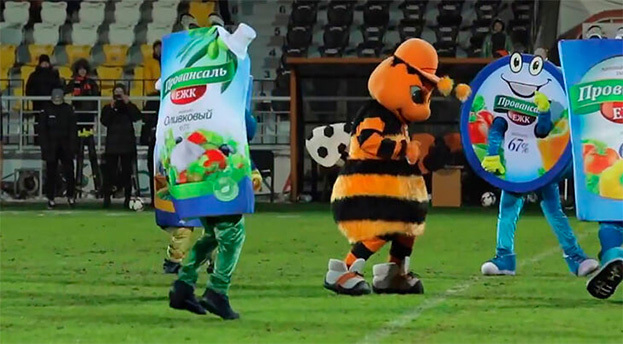 Танец уральского шмеля и Майонеза. Танец уральского шмеля и Майонеза.