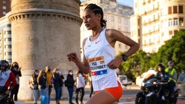 «Девочки, хватит на нас давить». Лучшие российские бегуны-мужчины в шоке: эфиопка бежит быстрее их!