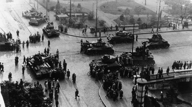 Советские танки в Будапеште. Фото Getty Images Советские танки в Будапеште. Фото Getty Images