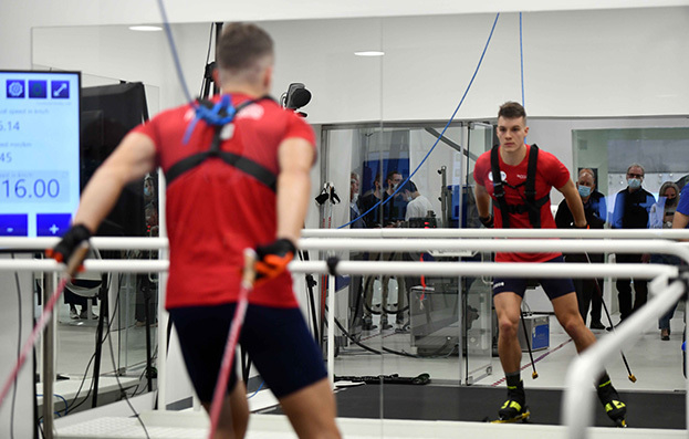 Презентация тредбана — специального тренажера для отработки техники лыжного хода. Презентация тредбана — специального тренажера для отработки техники лыжного хода.