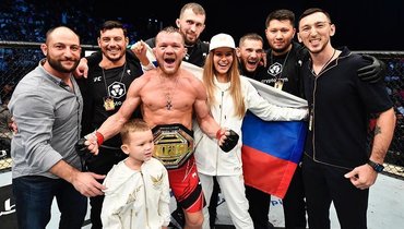 Петр Ян со своей командой.