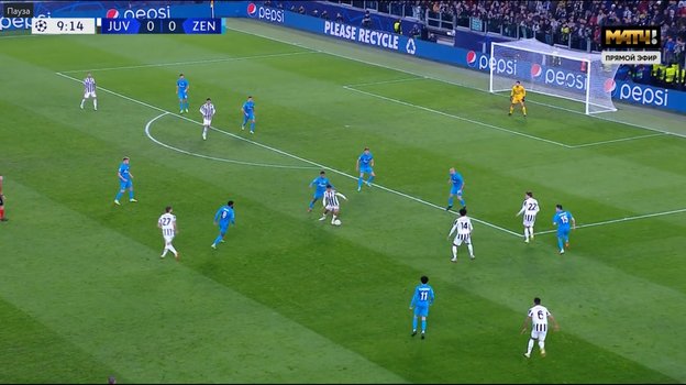 Маккени перед Ракицким, а Кьеза бежит за спину. Вендел выключен из эпизода. Маккени перед Ракицким, а Кьеза бежит за спину. Вендел выключен из эпизода.