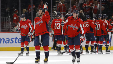 Александр Овечкин (№8) после матча «Вашингтон» — «Баффало».