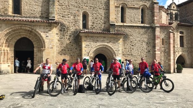 Велосипедная команда Рауля Рианчо. Велосипедная команда Рауля Рианчо.