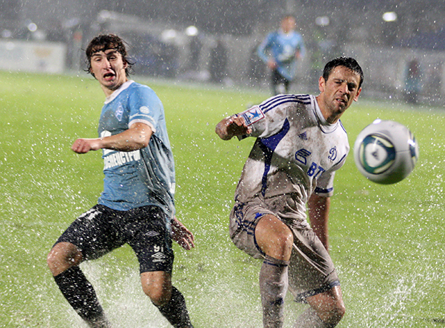 «Крылья Советов» — «Динамо» - скандальный матч 2011 года, прошедший на залитом водой поле. Фото Игорь Горшков, - «Крылья Советов» — «Динамо» - скандальный матч 2011 года, прошедший на залитом водой поле. Фото Игорь Горшков, -