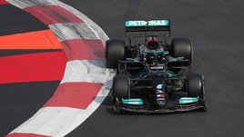 «Мерседес» загнан в угол. Ждать ли последнюю аварию лидеров в сезоне на этапе со спринтом?