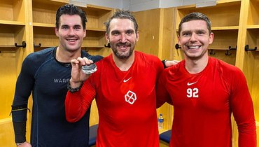 13 ноября. «Коламбус» — «Вашингтон» — 3:4. Александр Овечкин (в центре).