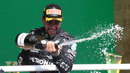 Льюис неудержим в Бразилии. Ферстаппен и штрафы не остановили британца в Сан-Паулу