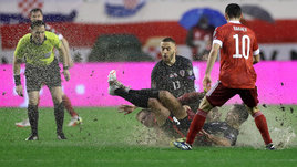 «В такую погоду Дзюба бы пригодился России». Соцсети о провале сборной в Хорватии