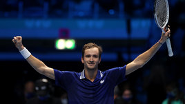 Медведев — в полуфинале Итогового турнира. Звереву не удалость взять реванш за парижский «мастерс»