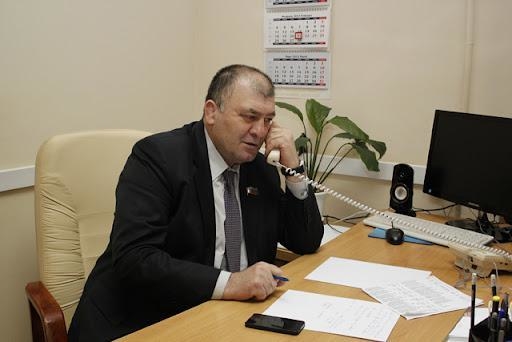 Магомедхан Арацилов в рабочем кабинете. Магомедхан Арацилов в рабочем кабинете.