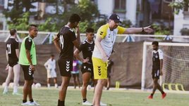 «У России хорошие шансы в стыках, Карпину нужно продолжать работу». Экс-тренер «Спартака» выиграл титул в Индии и дает совет сборной