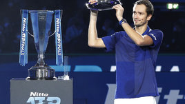 Медведев закончил год поражением. Даниил потерял престижный титул