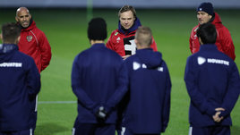 Карпин назвал себя идиотом и остался в сборной России. Для поездки в Катар тренеру больше нельзя ошибаться