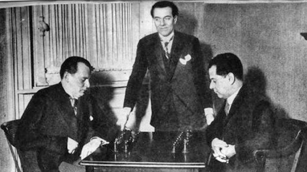 Александр Алехин и Хосе Рауль Капабланка. Александр Алехин и Хосе Рауль Капабланка.