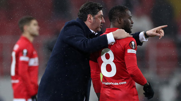 24 ноября. Москва. «Спартак» — «Наполи» — 2:1. Руй Витория и Виктор Мозес. Фото Александр Федоров, «СЭ» / Canon EOS-1D X Mark II 24 ноября. Москва. «Спартак» — «Наполи» — 2:1. Руй Витория и Виктор Мозес. Фото Александр Федоров, «СЭ» / Canon EOS-1D X Mark II