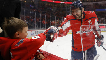 Александр Овечкин и его сын Сергей после матча «Вашингтон» — «Монреаль» 24 ноября.