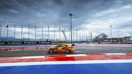 «Напомнило сцену из «Дней грома» — залетаешь в облако, а там уже будь что будет». Наши пилоты — о дождевом дебюте в WTCR