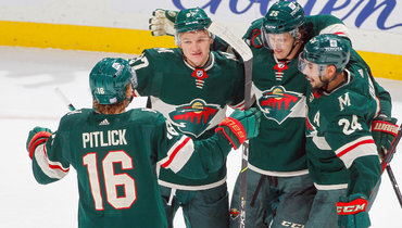 Кирилл Капризов празднует заброшенную шайбу в ворота «Аризоны».