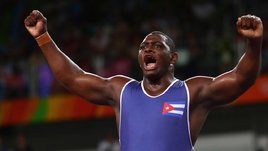 «Он и всех вольников порвет! Победил бы его Карелин? Не знаю...» Великий Белоглазов в шоке от Михаина Лопеса