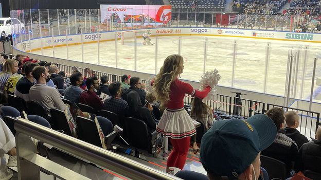 Атмосфера матча КХЛ в Дубае. Атмосфера матча КХЛ в Дубае.
