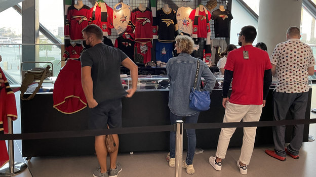 Атмосфера матча КХЛ в Дубае. Атмосфера матча КХЛ в Дубае.